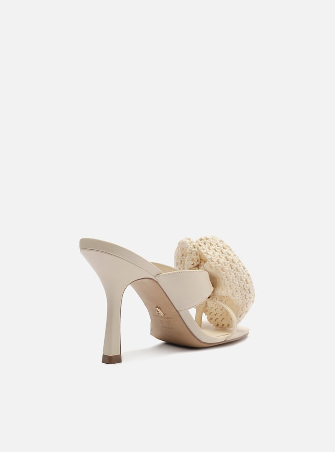 Sandália Off-White Salto Fino Flor Crochê