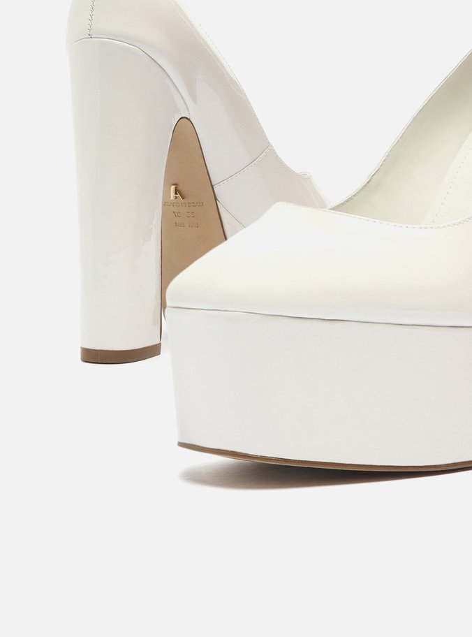 Scarpin Branco Verniz Meia Pata Bloco Gilda