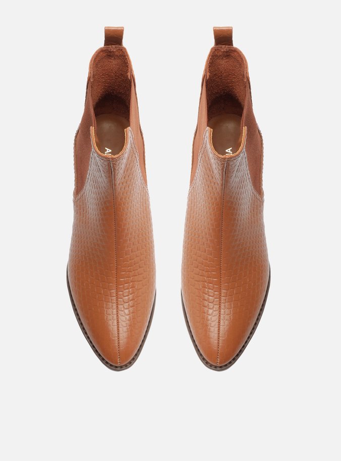 Bota Marrom Couro Skin Cano Curto Salto Baixo