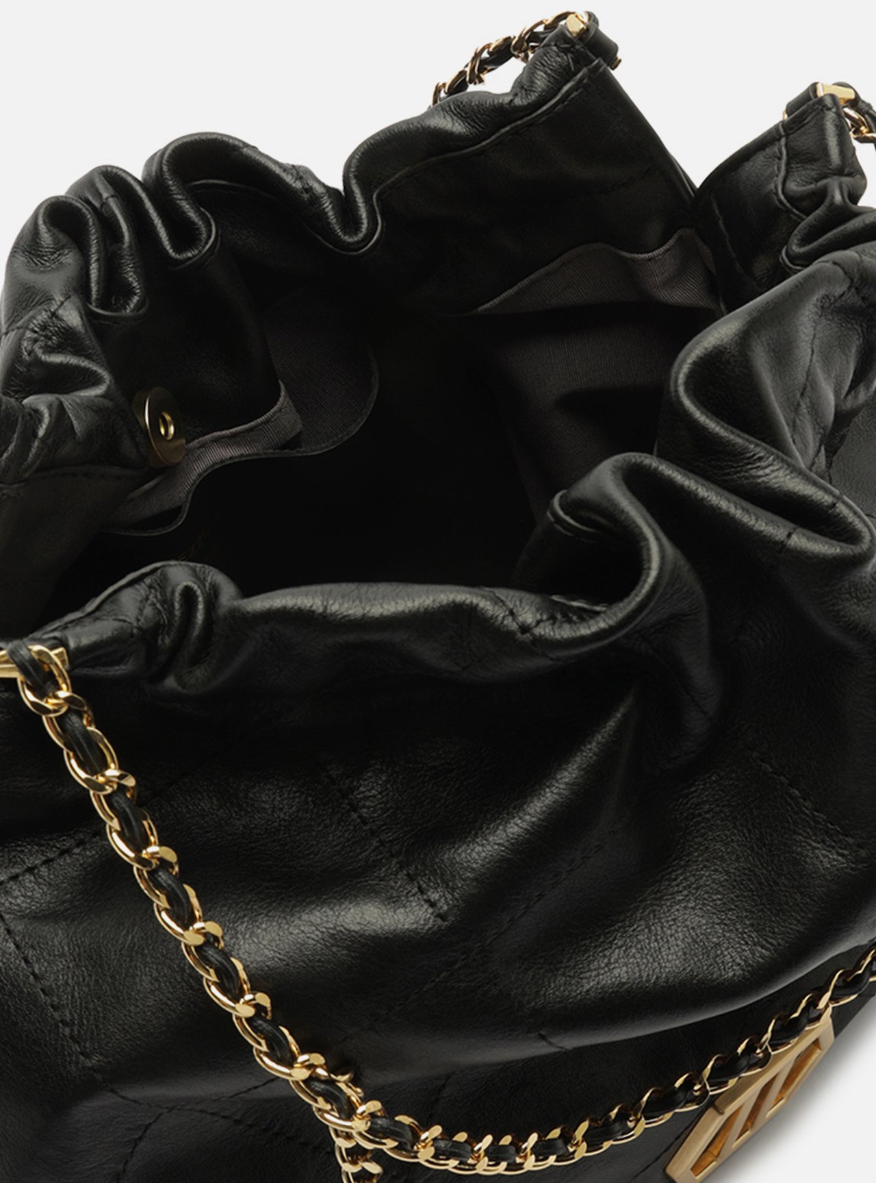 Bolsa Hobo Preta Couro Esther Grande — foto 4