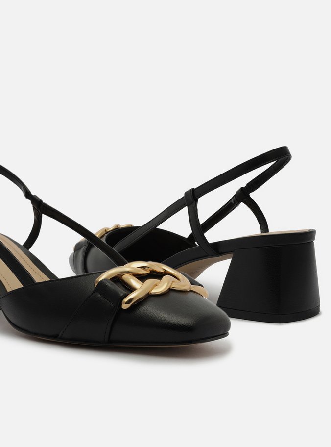 Scarpin Preto Couro Bico Quadrado Aberto Metal