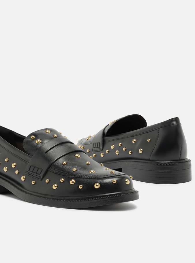 Mocassim Preto Tachas