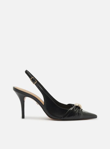 Arezzo — Scarpin Preto Couro Bico Fino Slingback Metal