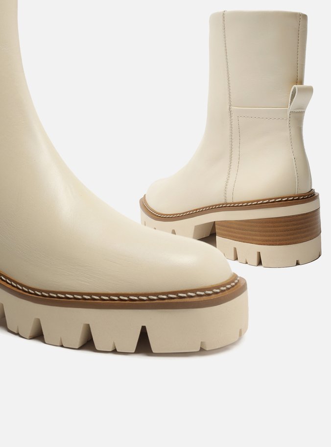 Bota Off-White Couro Cano Médio Tratorada