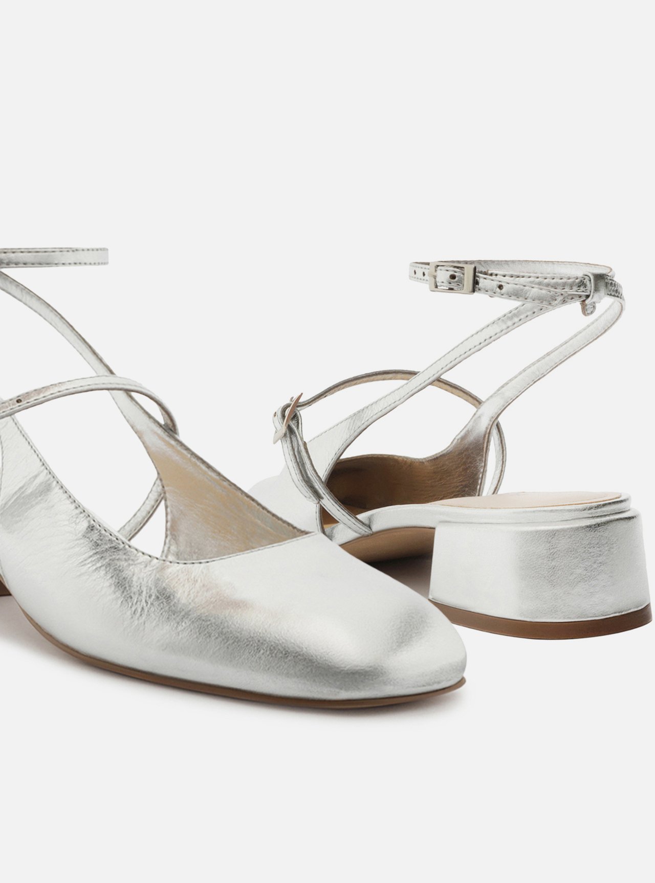 Scarpin Prateado Salto Bloco Fivela Slingback — foto 4