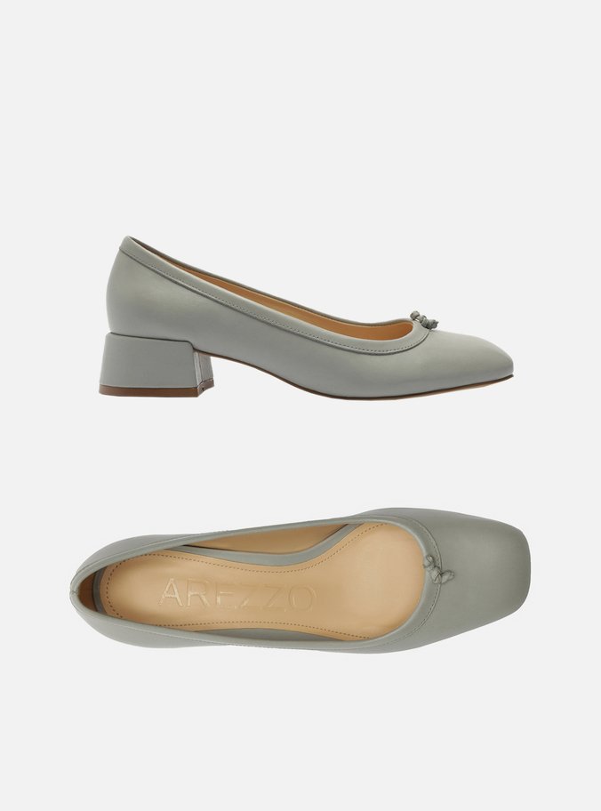 Scarpin Cinza Couro Salto Bloco Detalhe