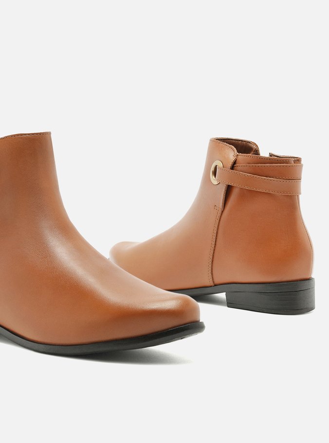 Bota Caramelo Couro Cano Curto Salto Baixo Ilhós