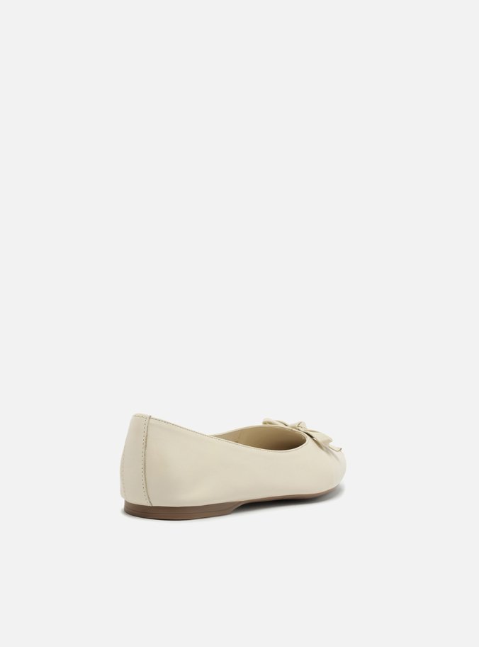 Sapatilha Off-White Couro Bico Quadrado Laço