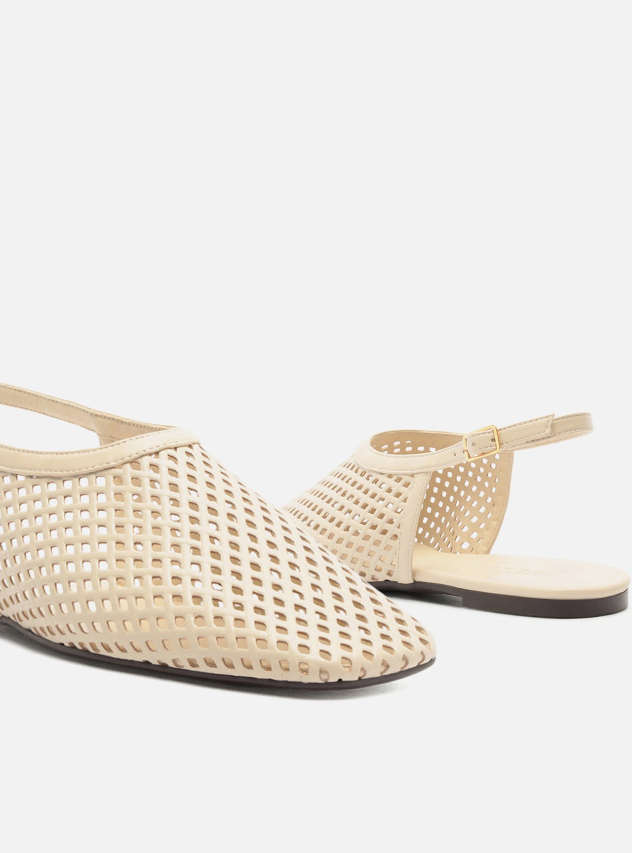Sapatilha Off White Bico Redondo Tiras Vazadas Slingback — foto 4