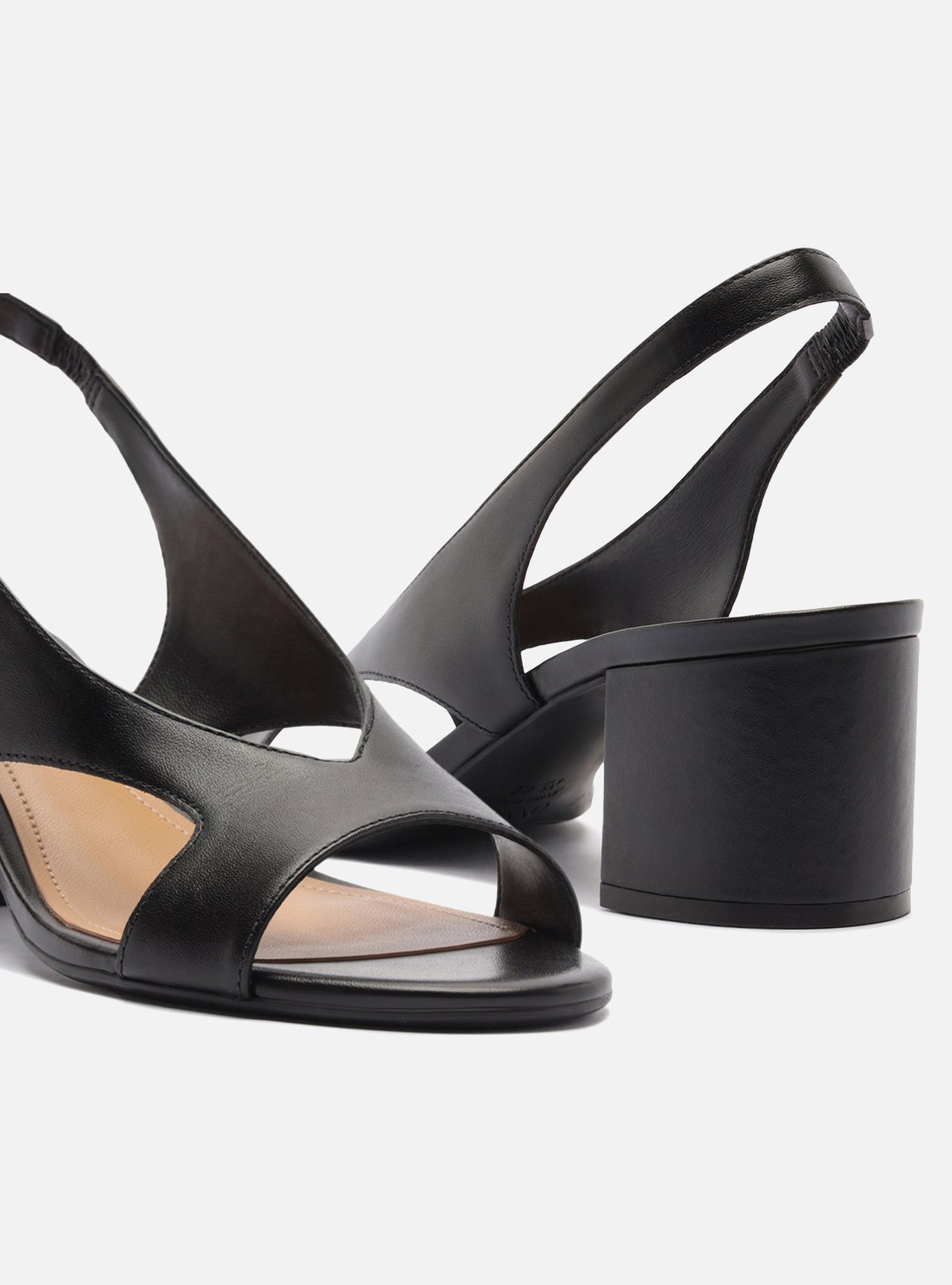 Sandália Preta Couro Salto Médio Slingback — foto 4