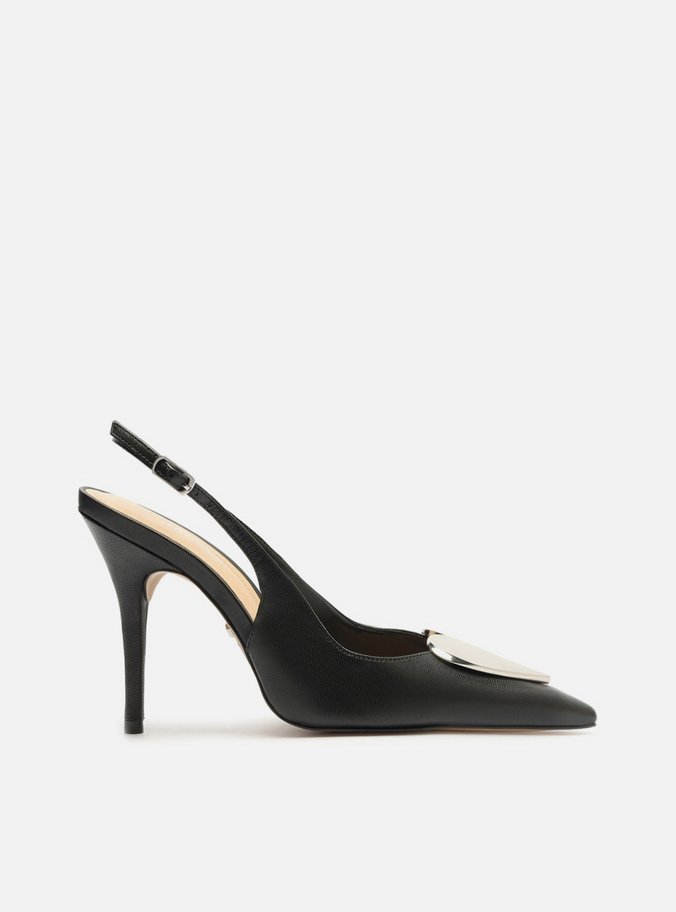 Scarpin Preto Couro Slingback Coração Metal