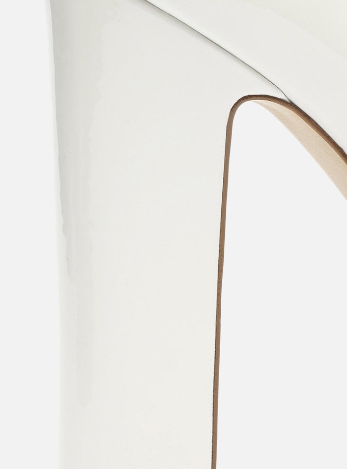 Scarpin Branco Verniz Meia Pata Bloco Gilda