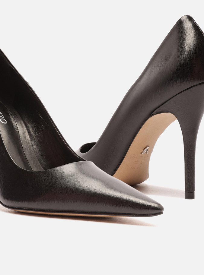 Scarpin Preto Couro Salto Alto Bico Fino Gigi