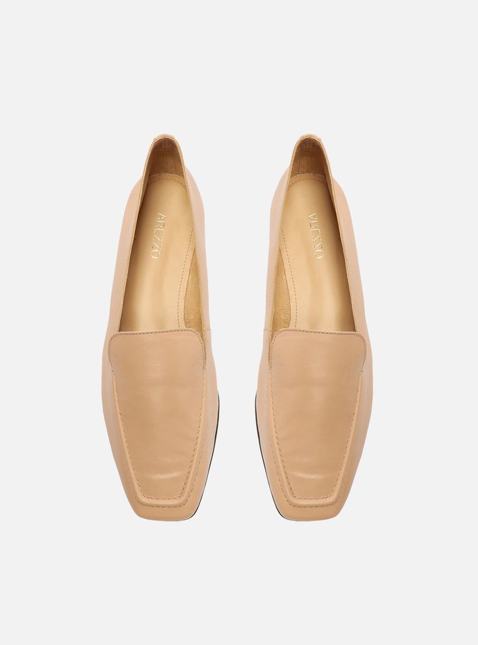 Mocassim Bege Couro Bico Quadrado Costuras