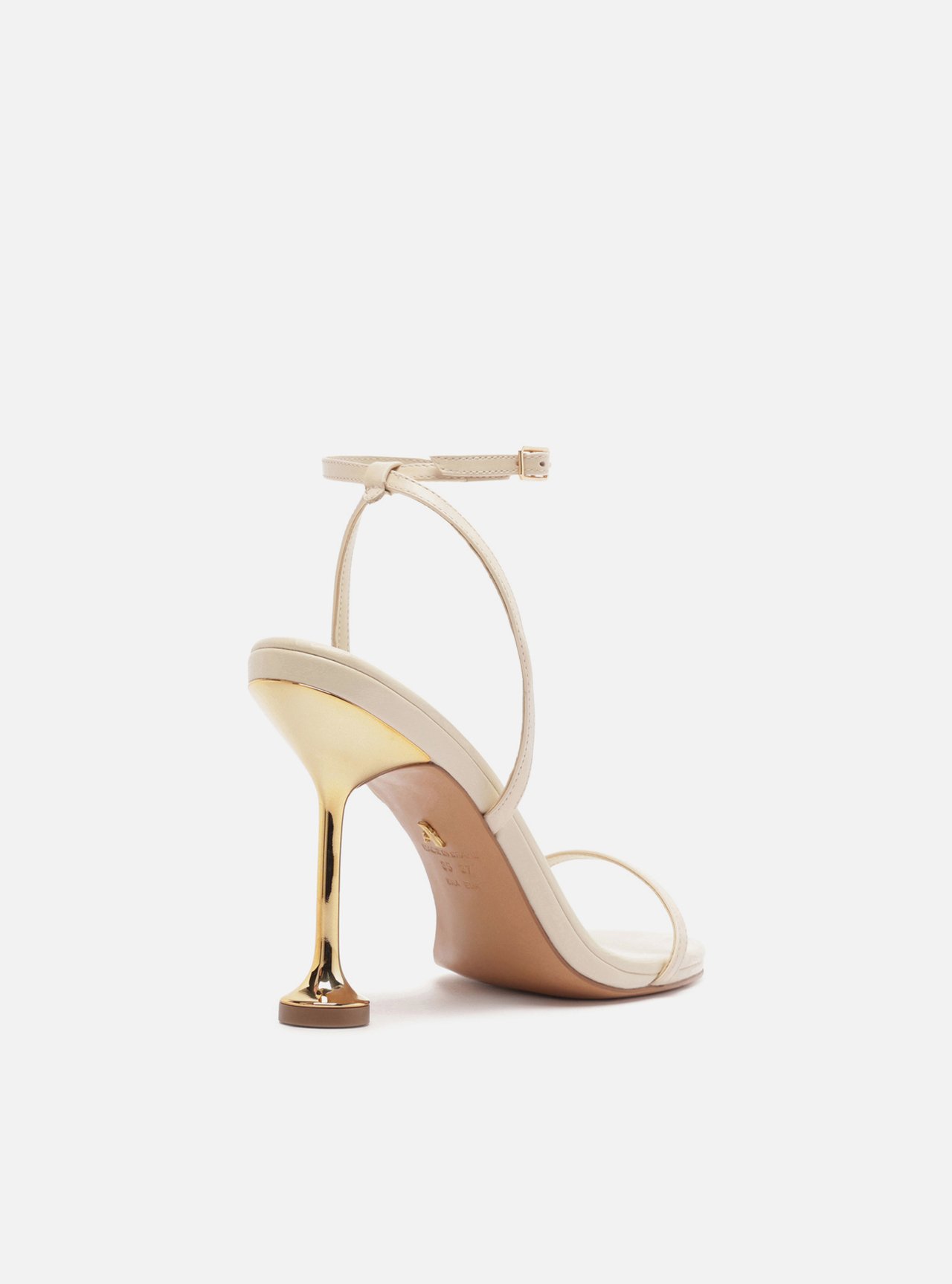 Sandália Off White Couro Salto Alto Taça Dourado — foto 3
