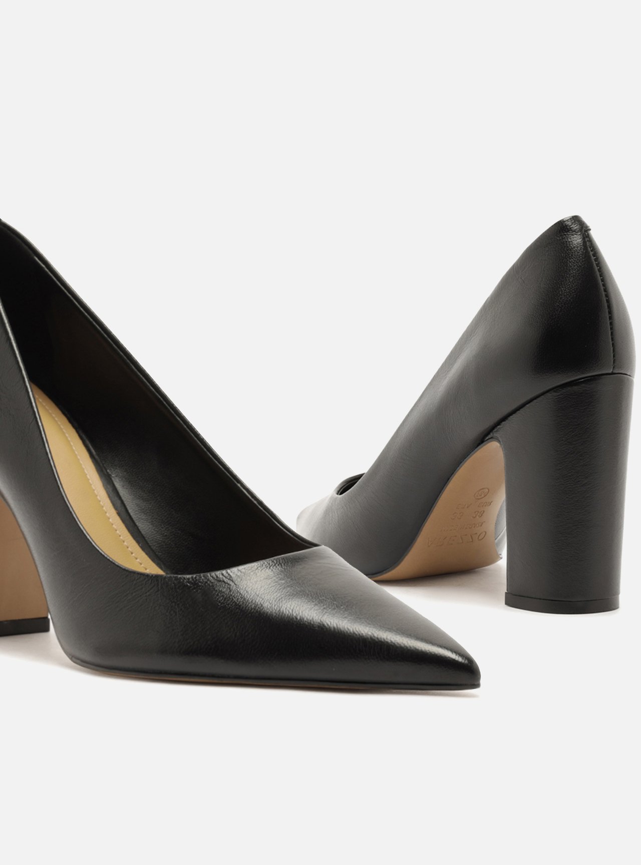 Scarpin Couro Croco Retrô Preto — foto 9