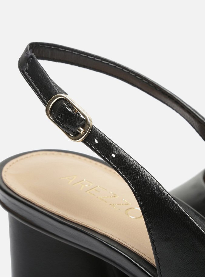 Scarpin Preto Couro Bico Fino Slingback