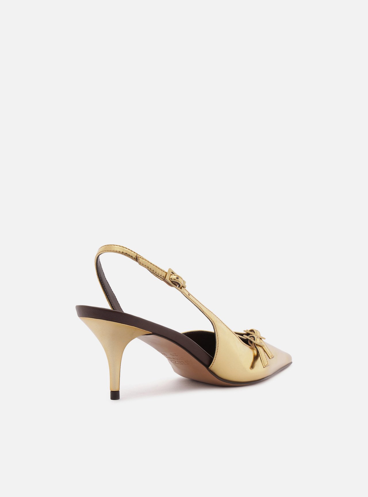 Scarpin Dourado Couro Salto Baixo Fino Fivelas — foto 3