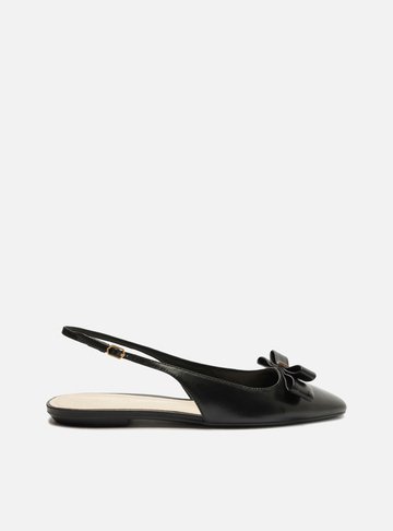 Sapatilha Preta Couro Slingback Laço Medalha