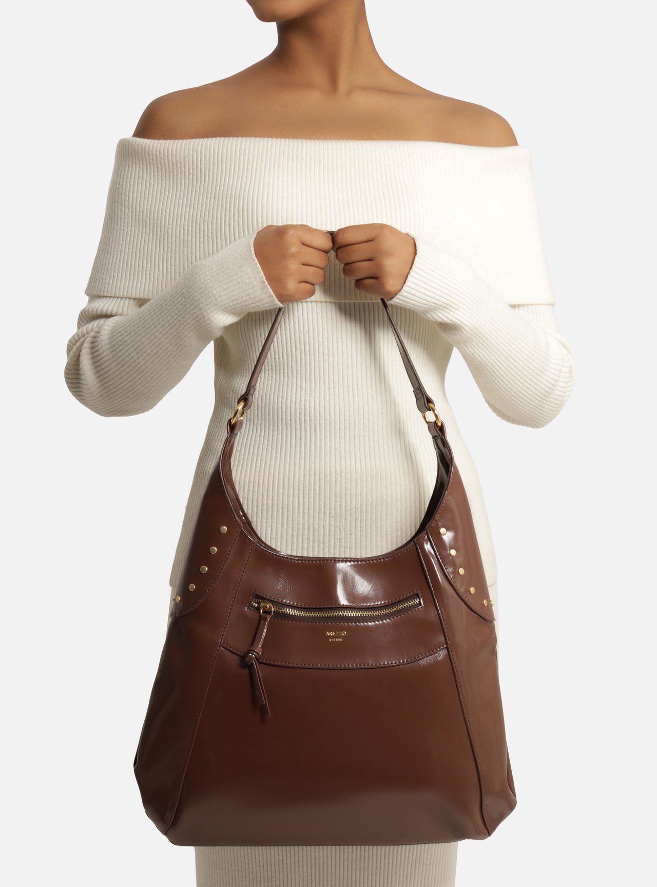 Bolsa Hobo Marrom Grande Rebites Laterais — foto 6