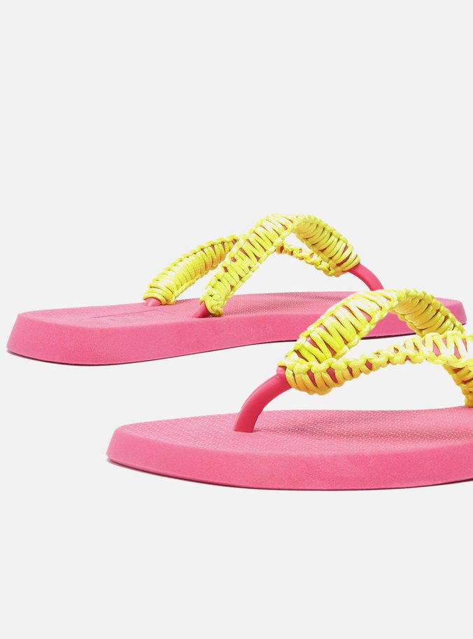 Chinelo de Dedo Rosa Macramê Artesanal Brizza Fun