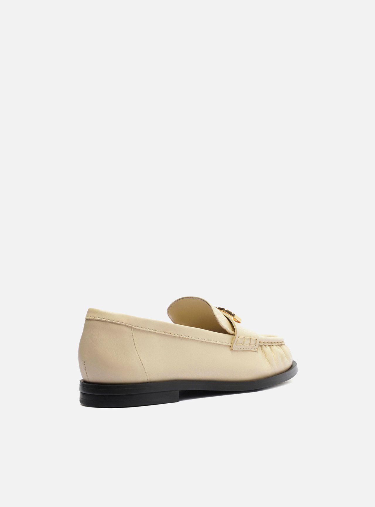 Mocassim Branco Couro Franzido Tira Metal — foto 3