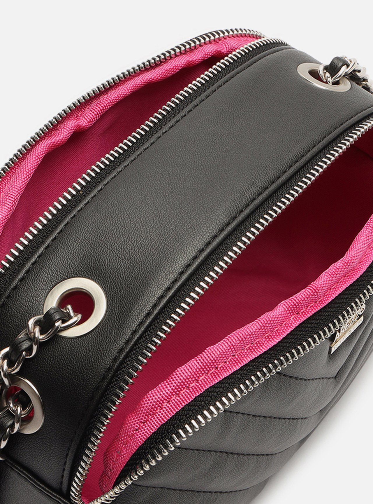 Bolsa Tiracolo Preta Pequena Matelassê Corrente — foto 4