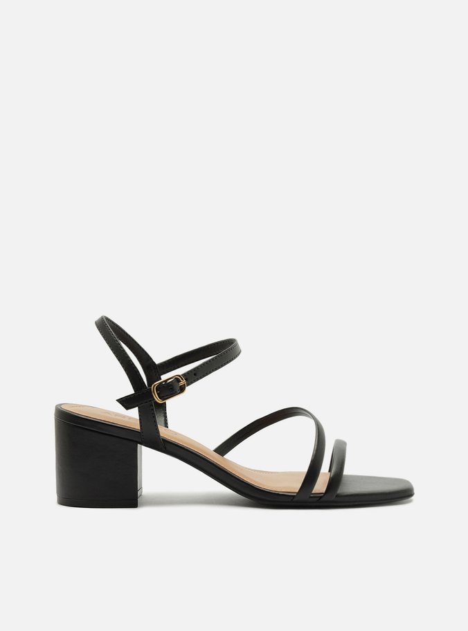 Sandália Preta Salto Bloco Tiras