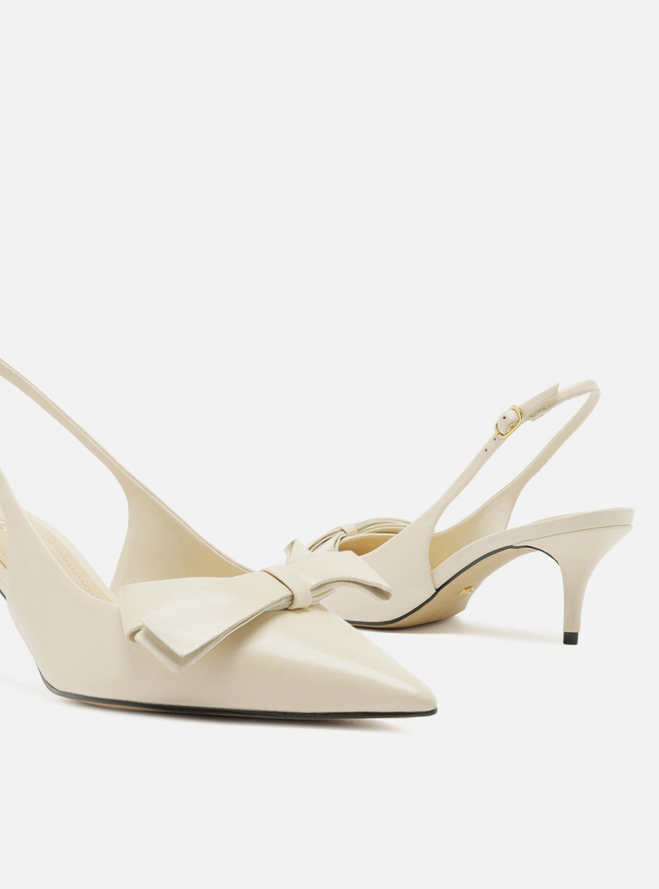 Scarpin Branco Couro Slingback Laço Lateral — foto 4