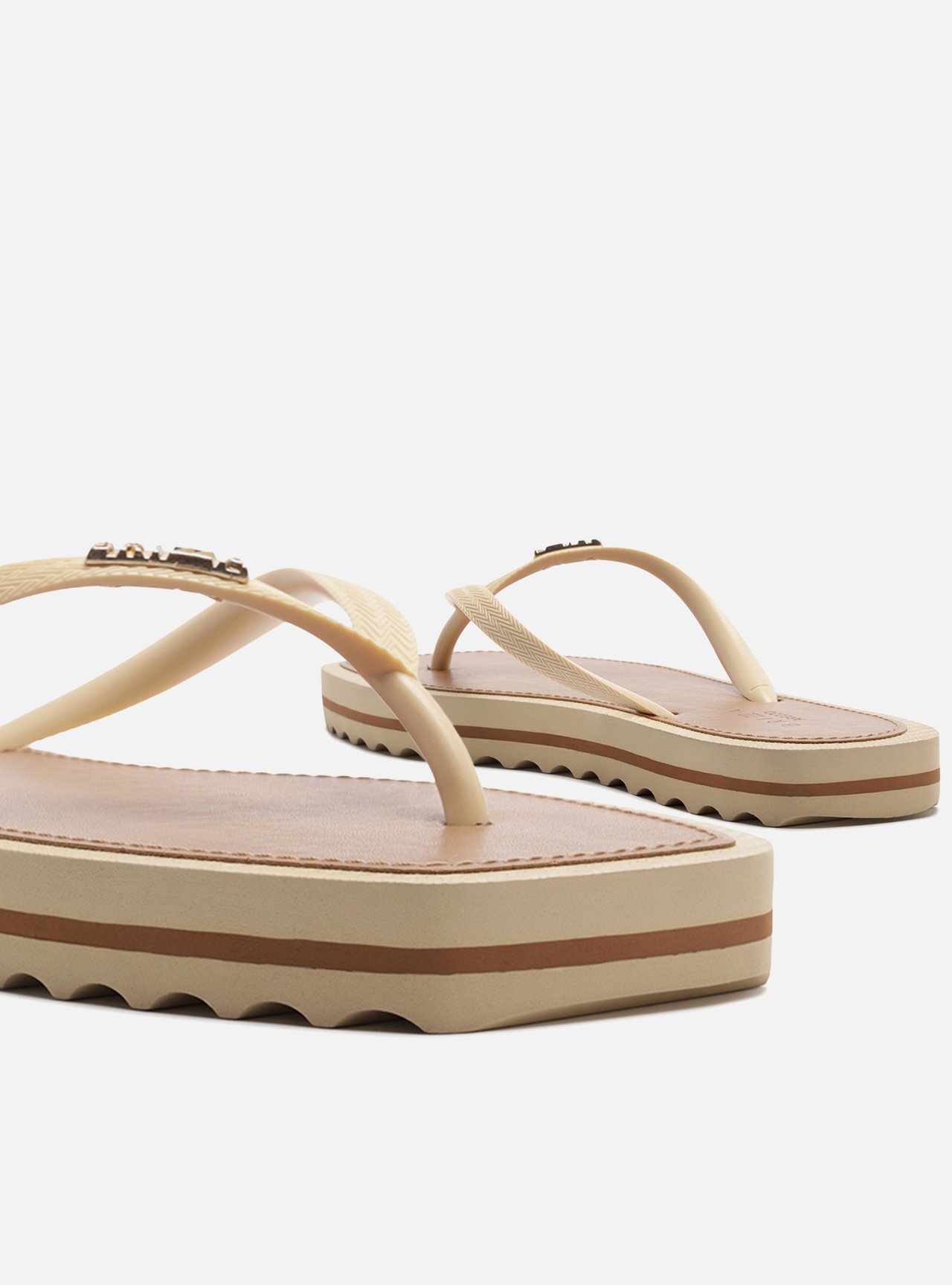 Chinelo de Dedo Off White Flatform Metais Brizza — foto 4