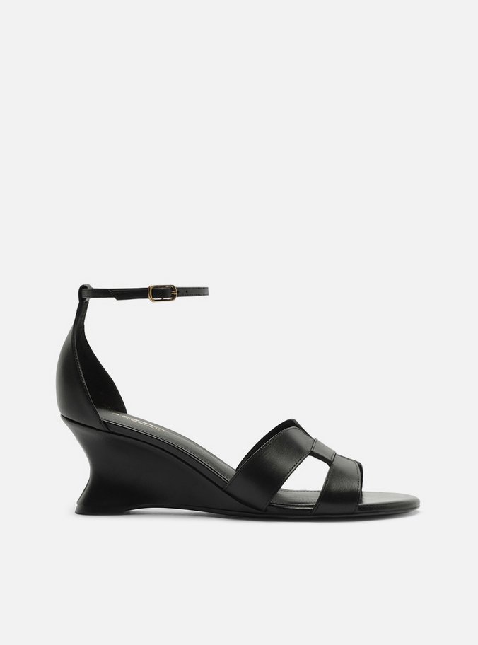 Sandália Preta Couro Salto Anabela Tira Vazada