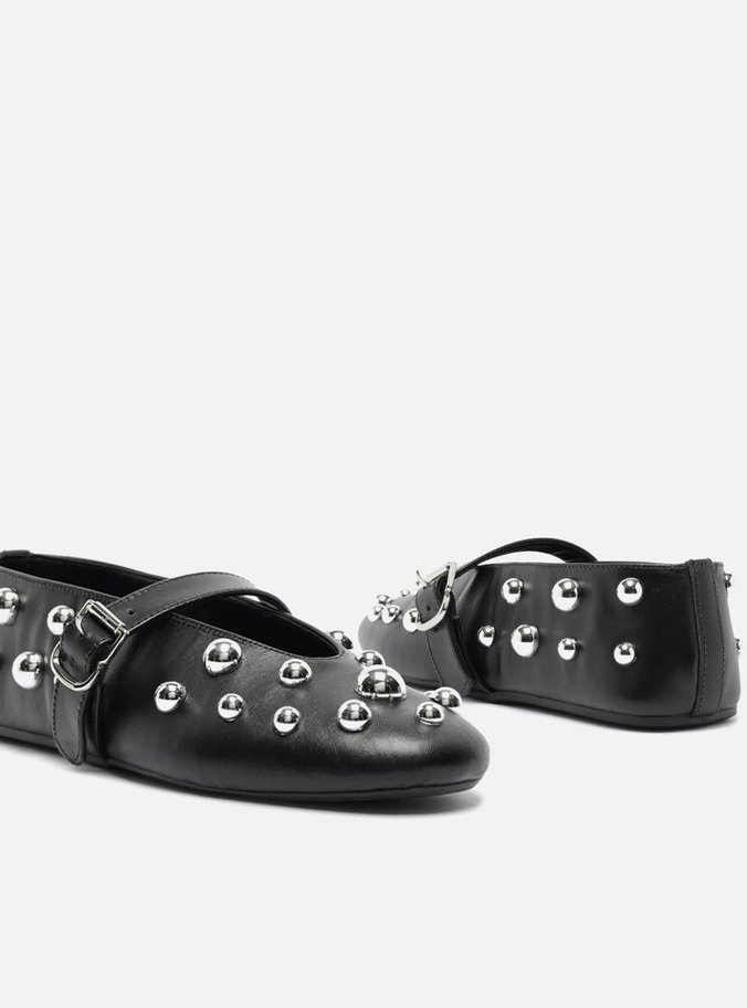 Sapatilha Preta Couro Studs