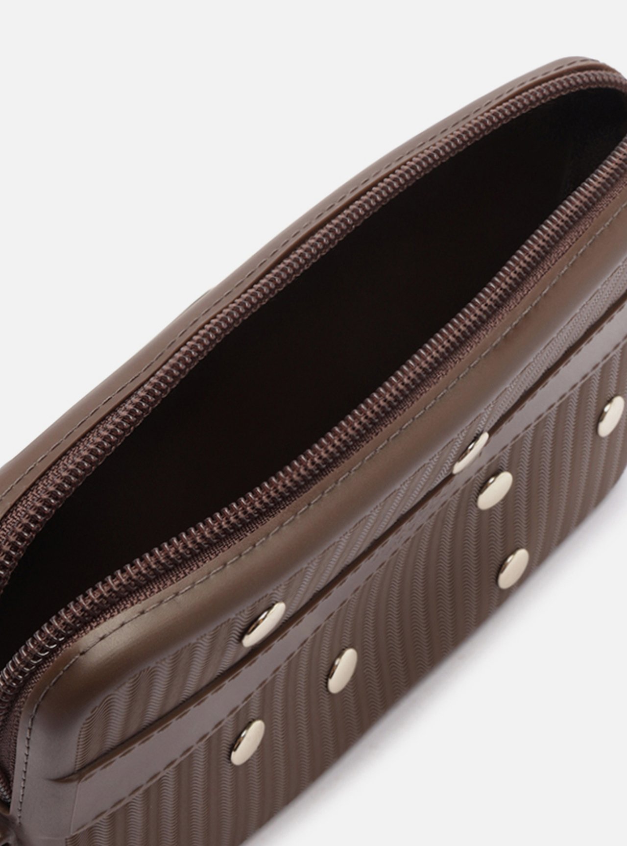 Bolsa Clutch Marrom Média Metais Brizza — foto 3