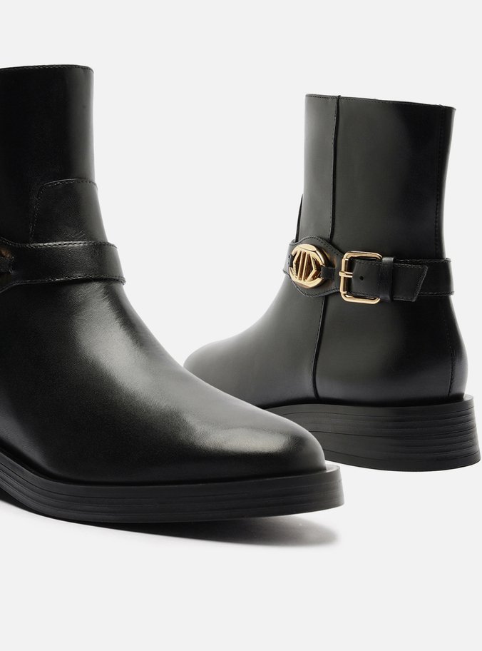 Bota Preta Couro Cano Curto Detalhe Metal