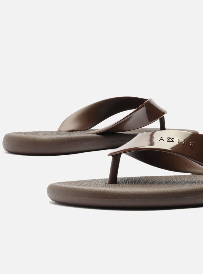Chinelo de Dedo Tira Larga Marrom Brizza