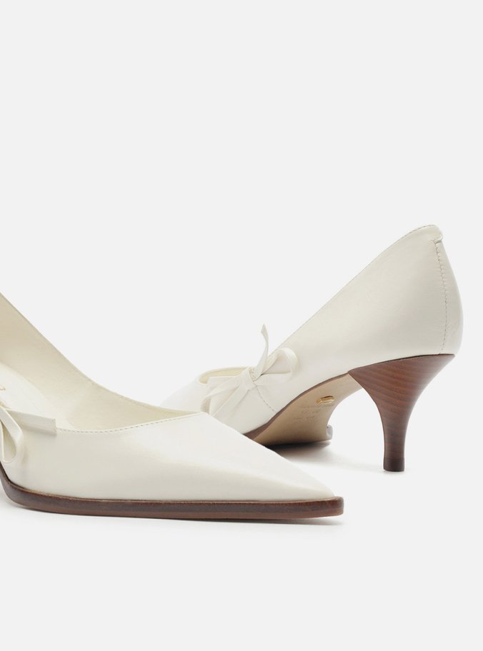Scarpin Branco Couro Salto Kitten Laço