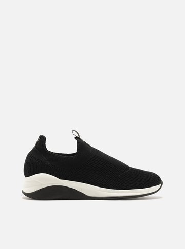 Arezzo — Tênis Slip On Preto Knit Bico Redondo Básico