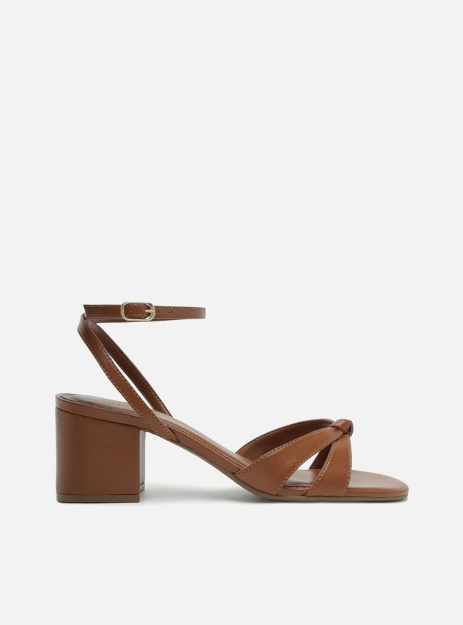 Sandália Marrom Salto Bloco Fivela