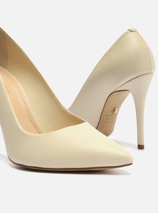 Scarpin Off-White Couro Salto Alto Fino Bico Fino
