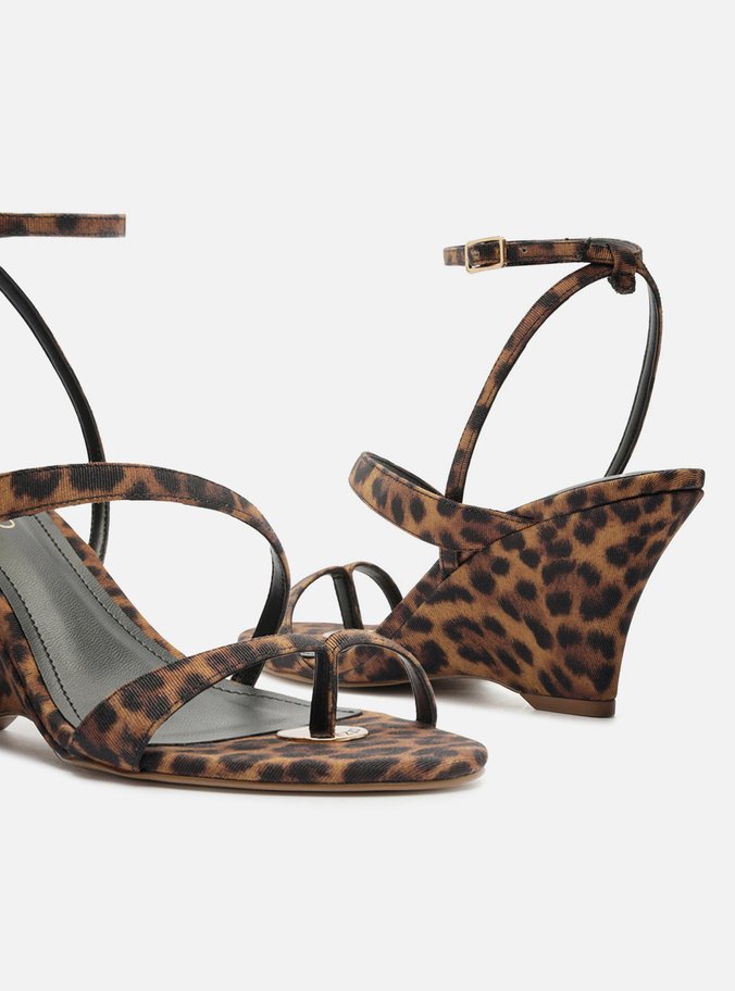 Sandália Animal Print Salto Anabela Curvo Tiras