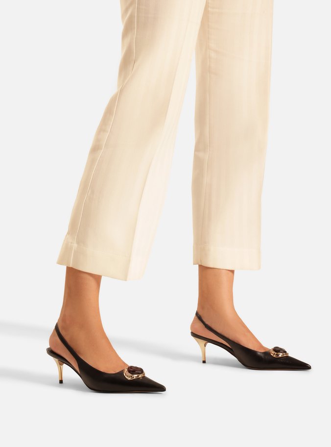 Scarpin Preto Couro Salto Baixo Slingback Pedraria