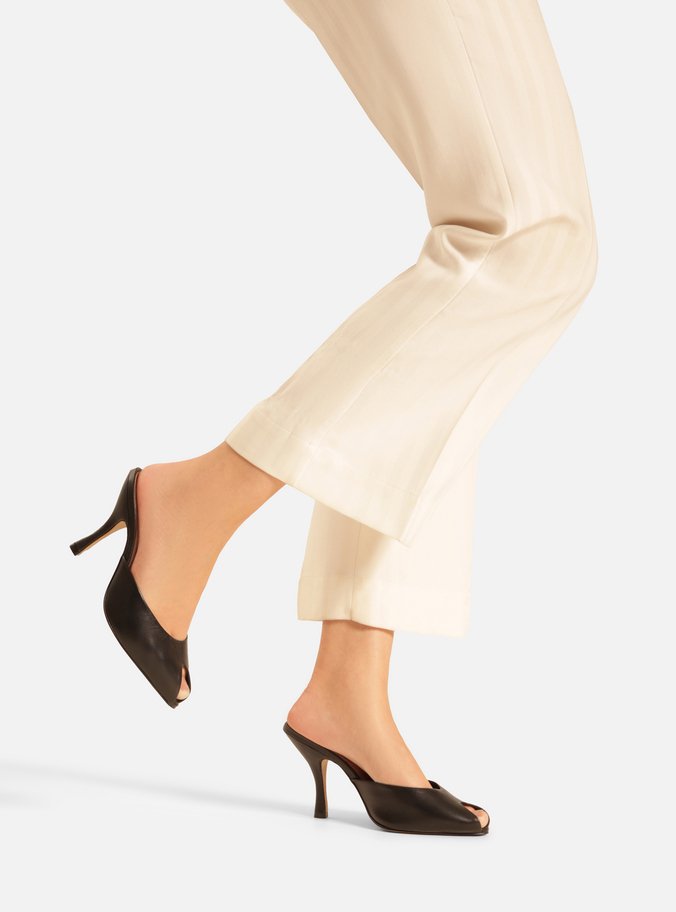 Mule Peep Toe Preta Couro Salto Alto