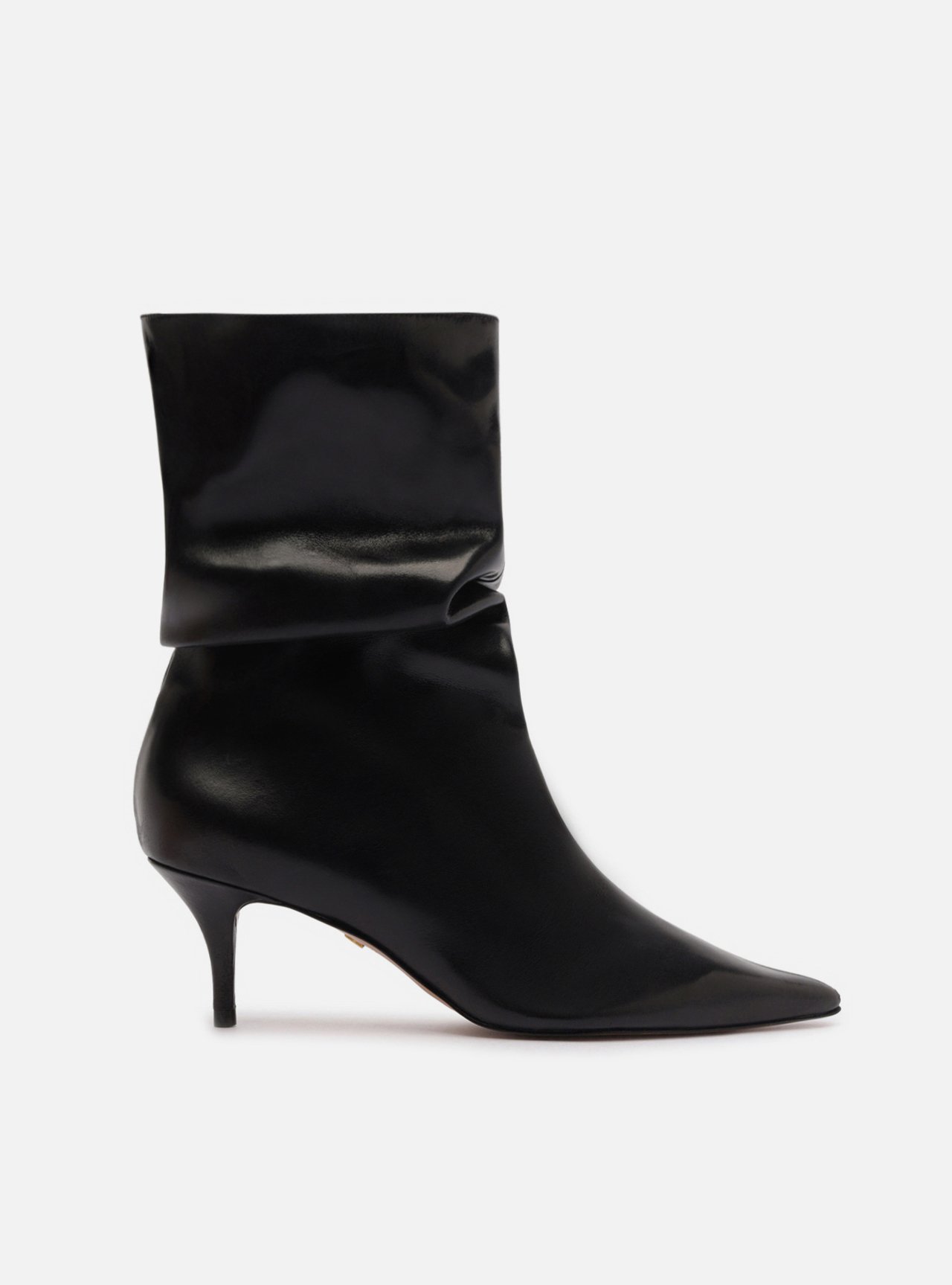 Bota Preta Couro Salto Baixo Fino Slouchy — foto 1