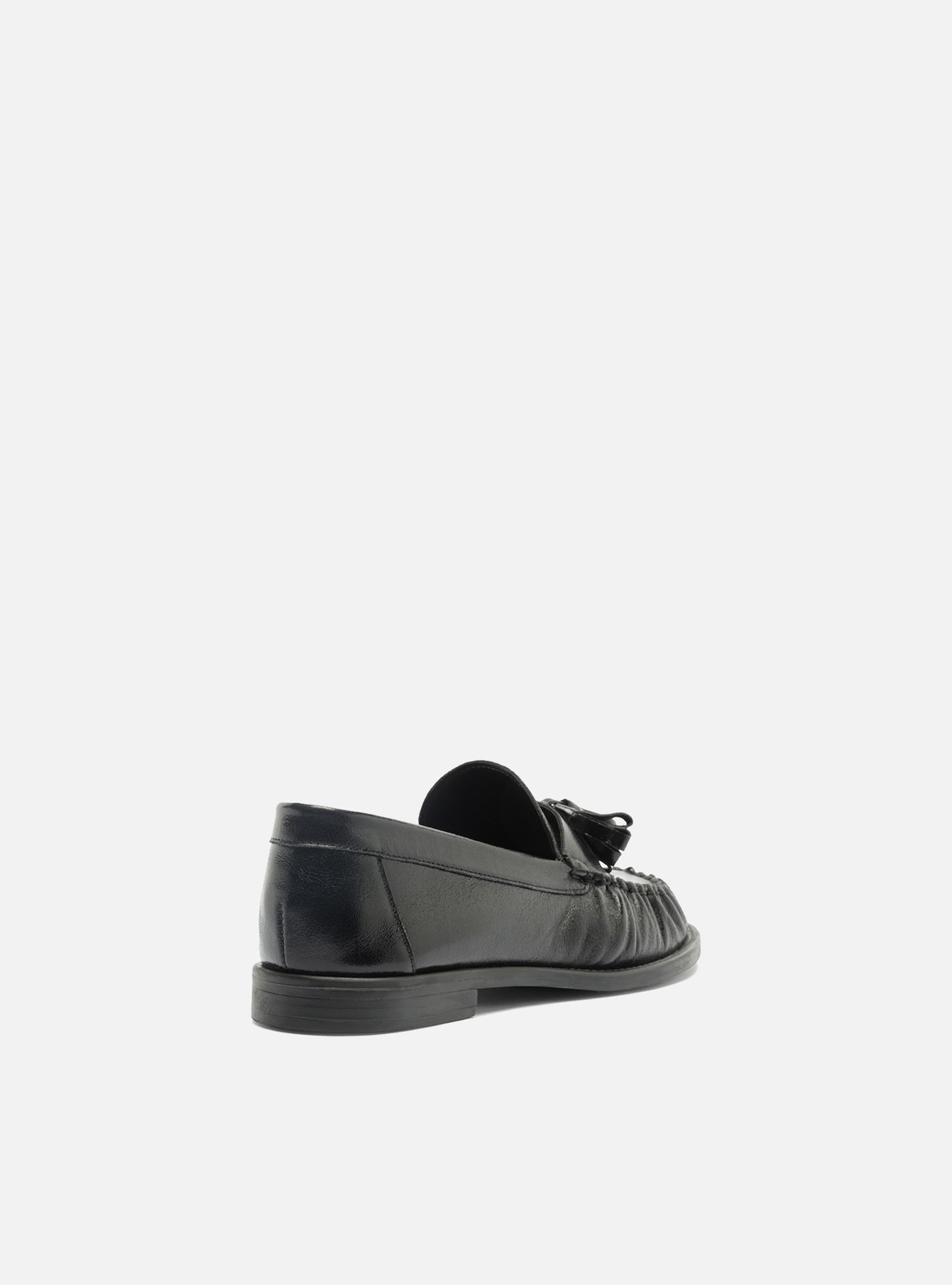 Mocassim Preto Couro Bico Redondo Franzido — foto 3