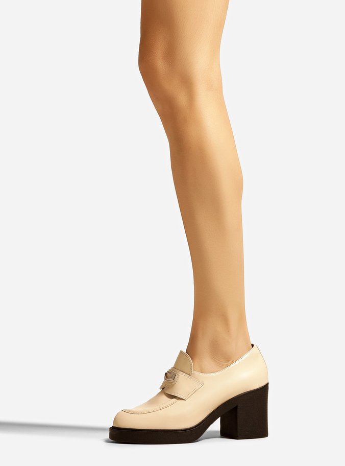 Mocassim Off-White Salto Bloco Livia