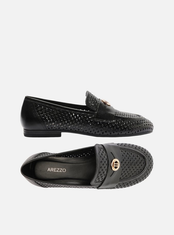 Mocassim Preto Couro Bico Redondo Vazado Metal