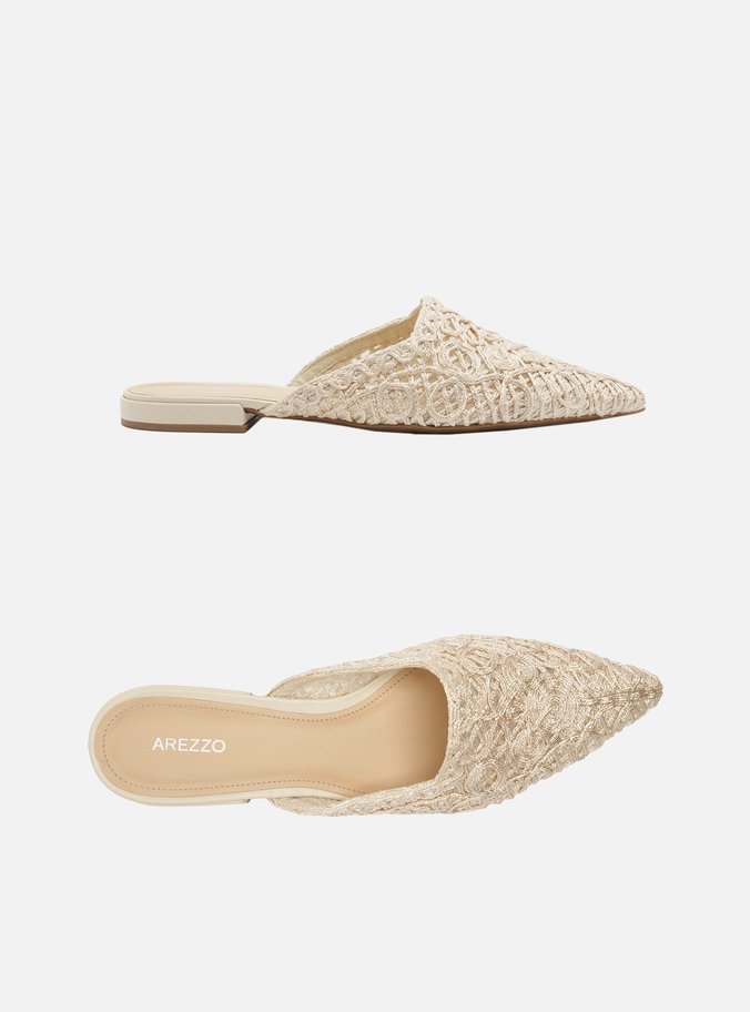Mule Fechado Off-White Salto Rasteiro