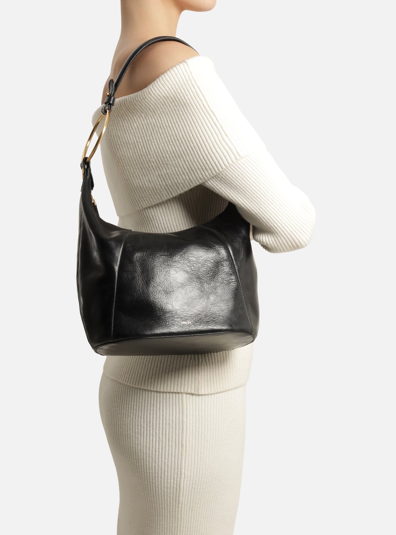 Bolsa Shoulder Preta Couro Média Argolas Alça — foto 7