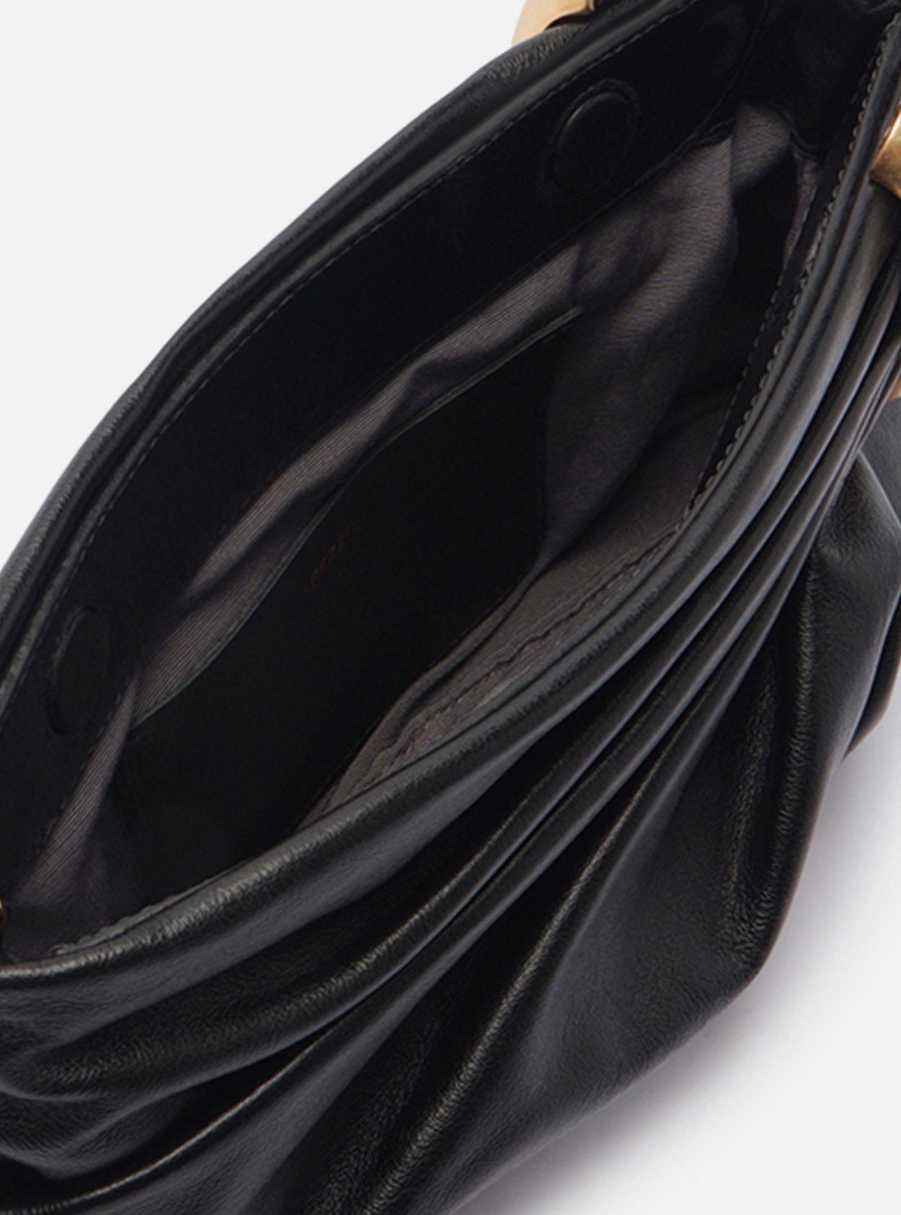 Bolsa Clutch Preta Couro Média Soft Metais — foto 4