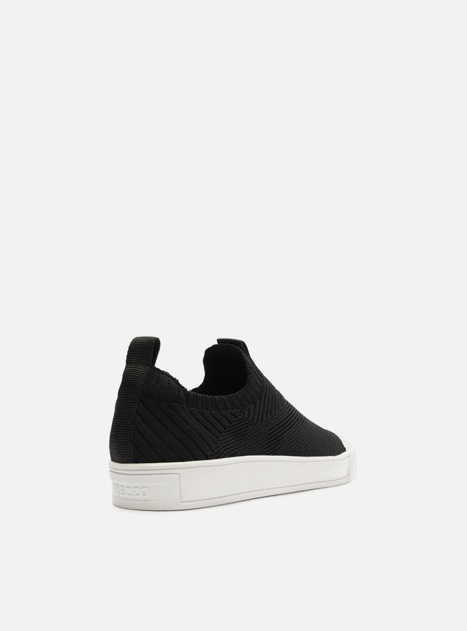 Tênis Slip On Preto Knit Biqueira